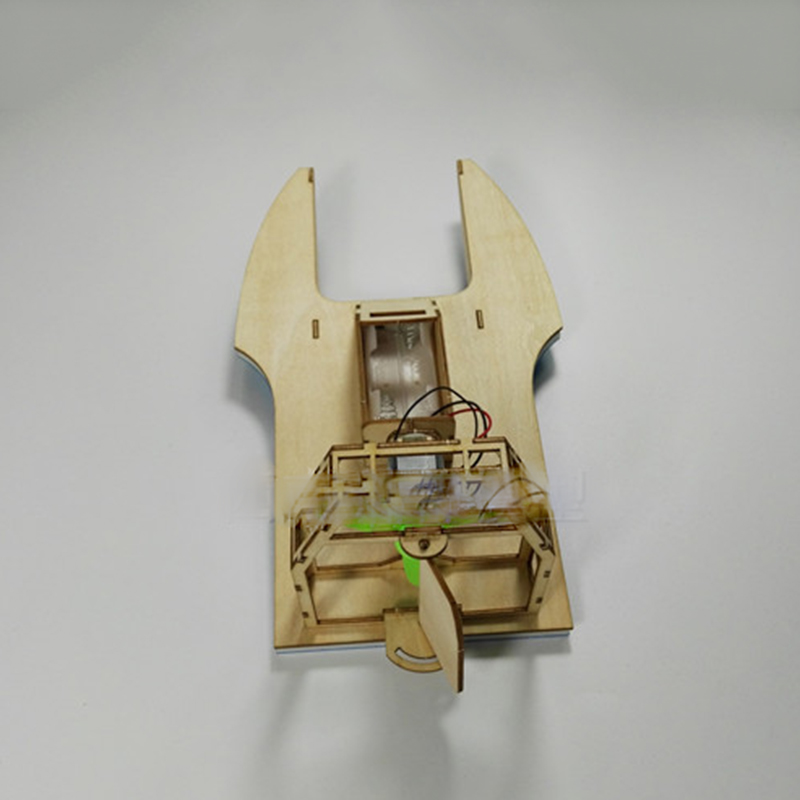 Flying Fish Assembled Electric - огляд і ціна Model Kit Yacht